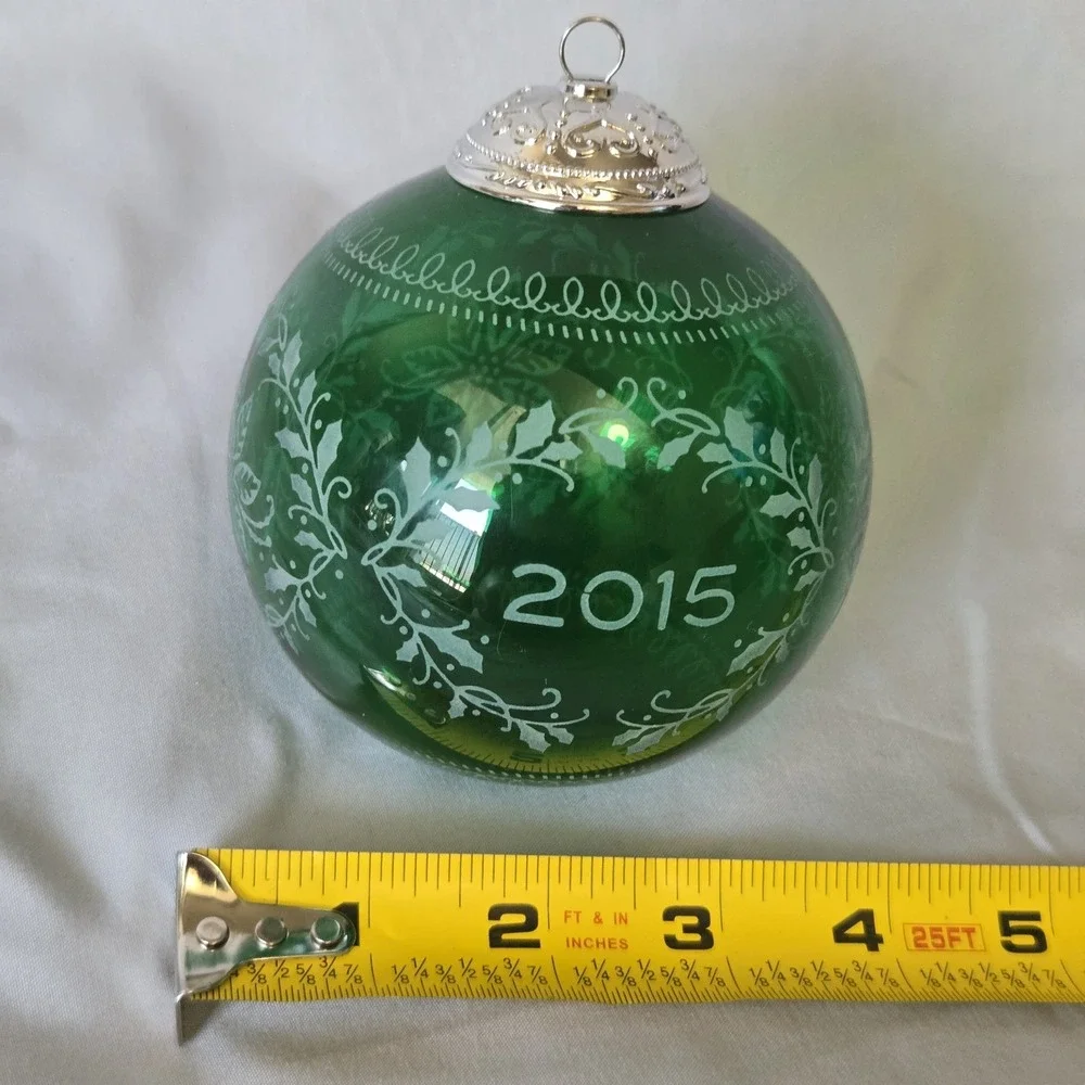 Hallmark Keepsake 2015 Christmas Commemorative Ornament QX9197 Glass Ball